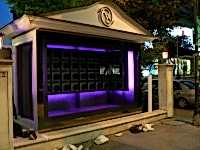 Vakko Mor Işıklı Vitrin Dekorasyonu