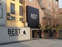 Satış Mağazası - Otopark girişi