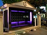 Vakko Mor Işıklı Vitrin Dekorasyonu